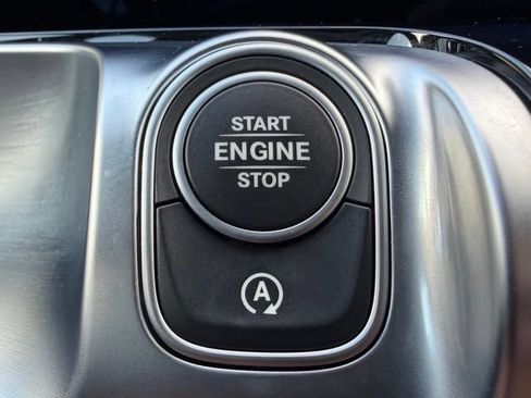 Used 2025 Mercedes-Benz GLB 250 4MATIC image 25