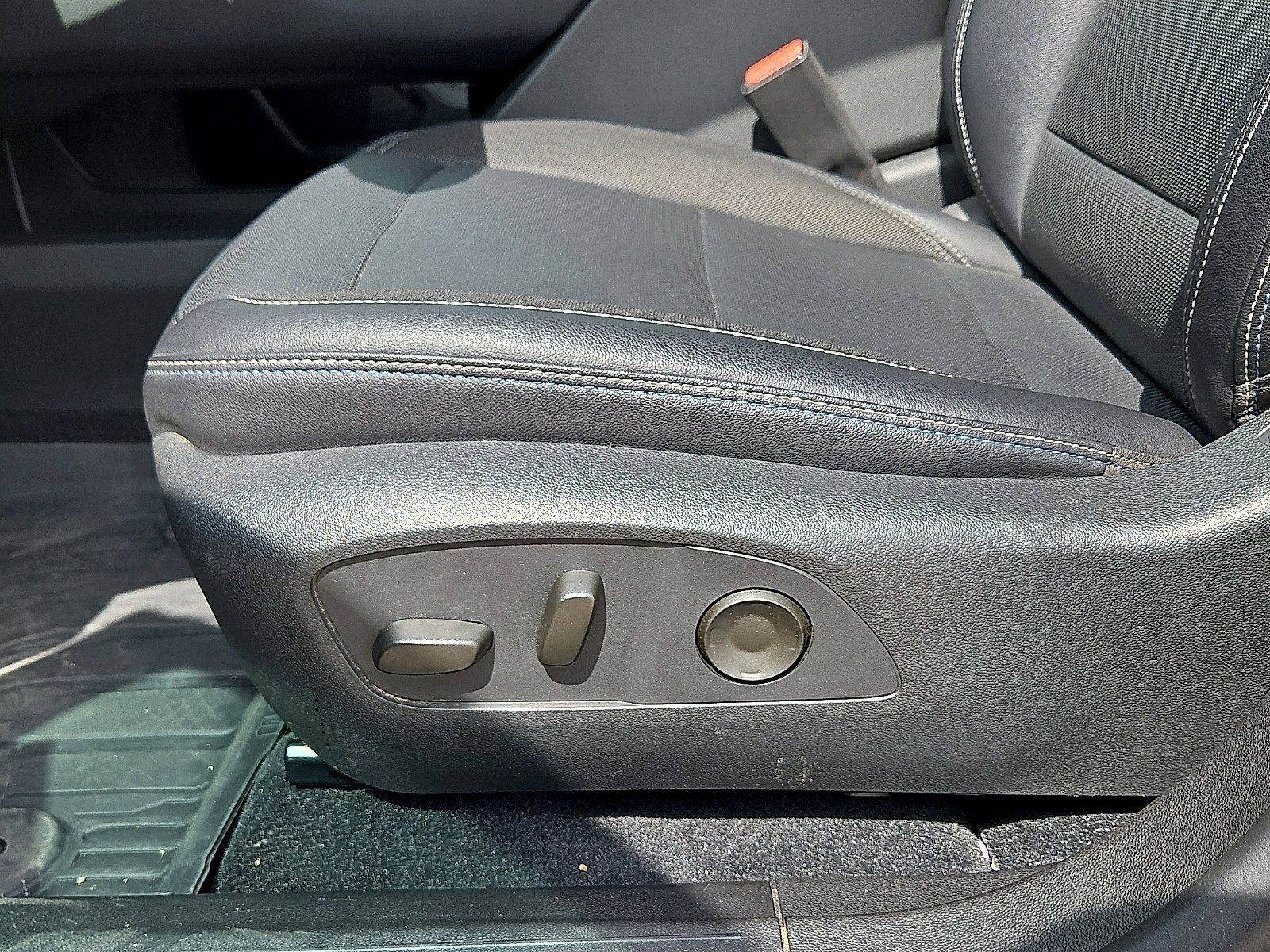 Used 2024 Chevrolet Equinox EV LT FWD image 24