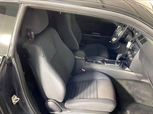 Used 2012 Dodge Challenger SXT image 9