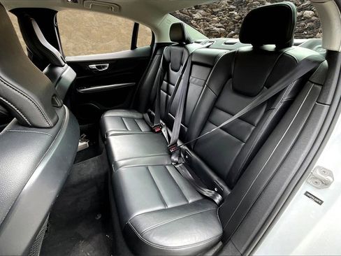 Used 2020 Volvo S60 T6 Momentum image 23