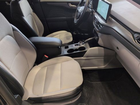 Certified 2025 Ford Escape SE FWD image 24