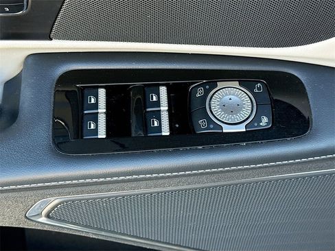 Used 2024 Lincoln Nautilus Reserve image 19