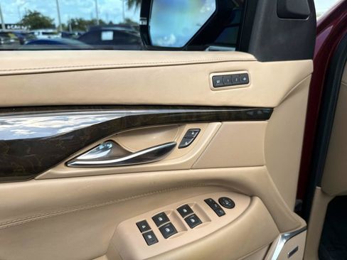 Used 2019 Cadillac Escalade Platinum RWD image 19