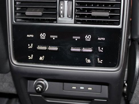 Used 2024 Porsche Cayenne AWD/4WD image 32