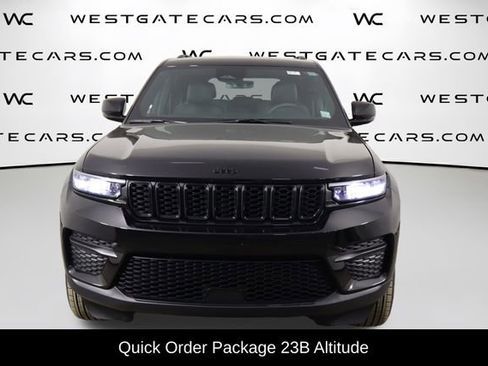 Used 2025 Jeep Grand Cherokee Altitude AWD/4WD image 2