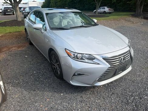 Used 2016 Lexus ES 350 w/ Navigation System Package FWD image 3