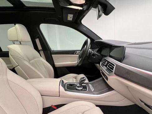 Certified 2022 BMW X5 xDrive40i w/ M Sport Package AWD/4WD image 6