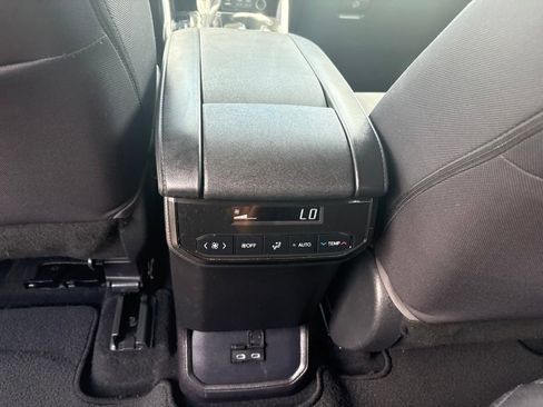 Used 2022 Toyota Highlander LE FWD image 17