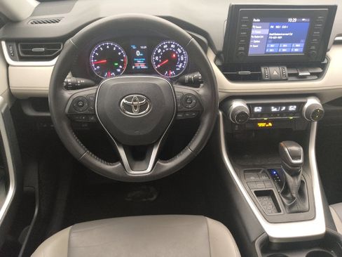 Used 2019 Toyota RAV4 XLE Premium image 22