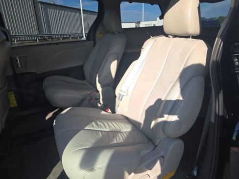 Used 2014 Toyota Sienna XLE FWD image 14