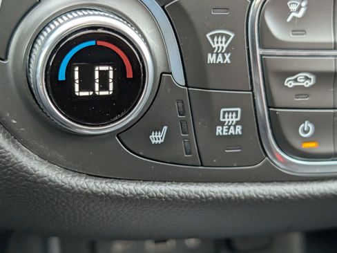 Used 2021 Chevrolet Equinox Premier image 28