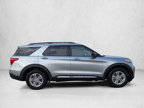 Certified 2023 Ford Explorer XLT w/ Equipment Group 202A image 4