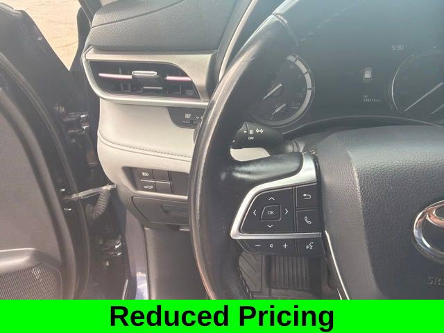 Used 2020 Toyota Highlander XLE AWD/4WD image 16