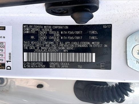Used 2018 Toyota 4Runner SR5 AWD/4WD image 19