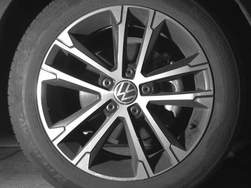 Used 2025 Volkswagen Jetta Sport image 13