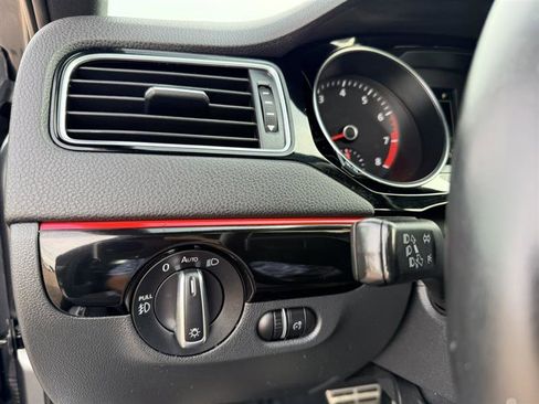 Used 2017 Volkswagen Jetta GLI FWD image 28
