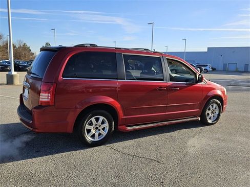 Used 2008 Chrysler Town & Country Touring image 13