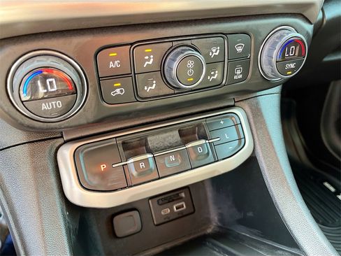 Used 2023 GMC Acadia Denali image 17