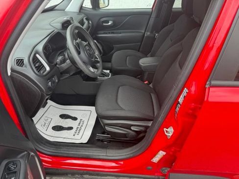 Used 2023 Jeep Renegade Latitude AWD/4WD image 18