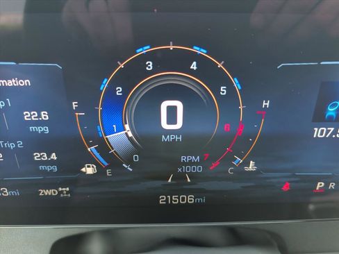 Used 2025 Chevrolet Traverse LT image 11