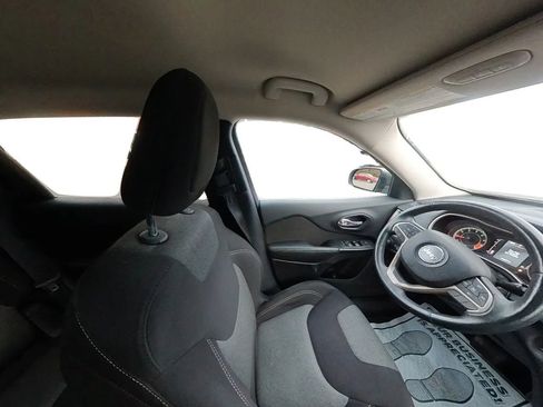 Used 2014 Jeep Cherokee Latitude w/ Comfort/Convenience Group image 27