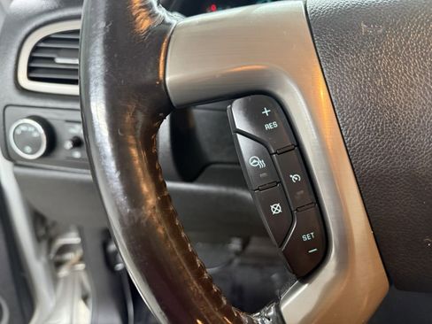 Used 2013 Chevrolet Avalanche LTZ image 17