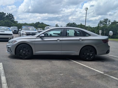 Used 2025 Volkswagen Jetta SE w/ Sunroof Package FWD image 6