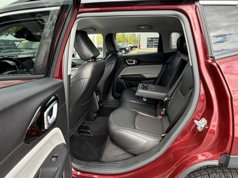 Used 2022 Jeep Compass Limited AWD/4WD image 15