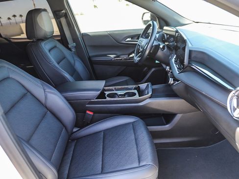 Used 2025 Chevrolet Equinox LT w/ Convenience Package II FWD image 16