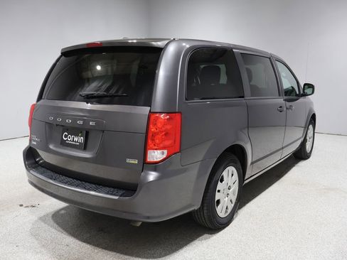 Used 2018 Dodge Grand Caravan SE w/ UConnect Hands-Free Group image 2