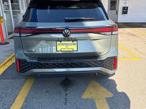 New 2026 Volkswagen Tiguan SE R-Line AWD/4WD image 12