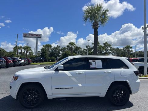 Used 2018 Jeep Grand Cherokee Altitude RWD image 7