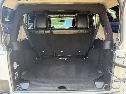 Used 2015 Jeep Wrangler Unlimited Sahara AWD/4WD image 13