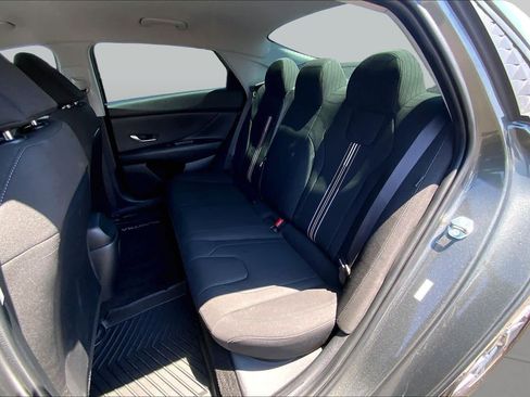 Used 2024 Hyundai Elantra SEL FWD image 21