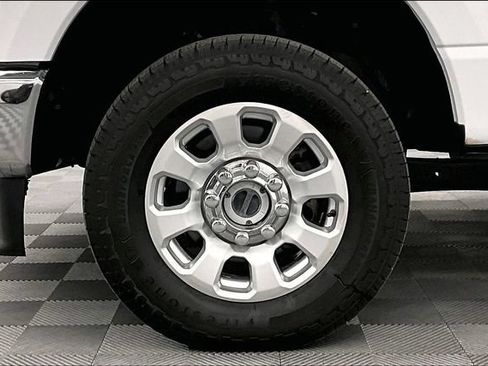 Used 2024 Ford F250 XLT AWD/4WD image 9
