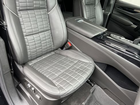 Used 2024 Cadillac Escalade V w/ LPO, ONYX Package image 27