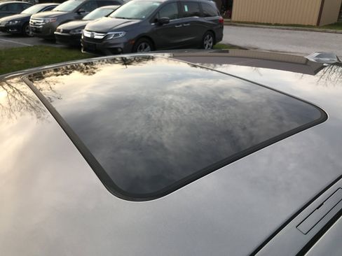 Used 2024 BMW 530i xDrive w/ Premium Package image 5