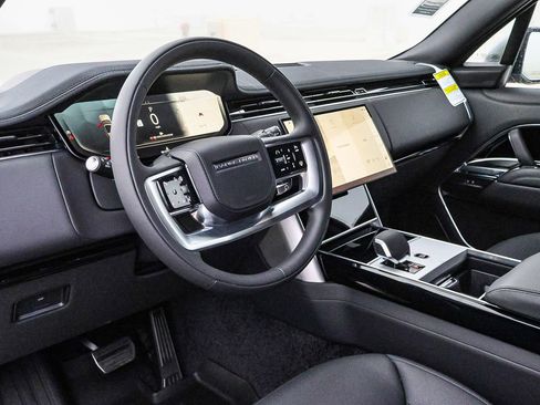 New 2025 Land Rover Range Rover SE image 30