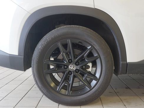 Used 2024 Toyota Grand Highlander AWD image 31