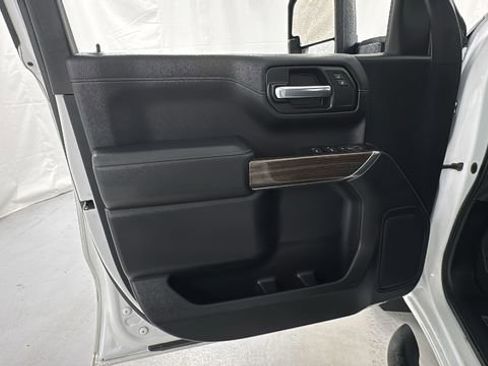 Used 2020 Chevrolet Silverado 1500 LT Trail Boss image 17