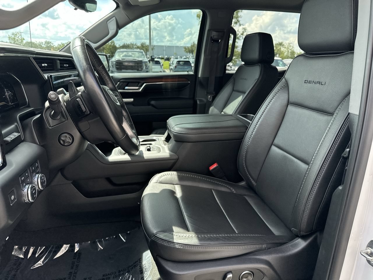Used 2024 GMC Sierra 1500 Denali AWD/4WD image 3