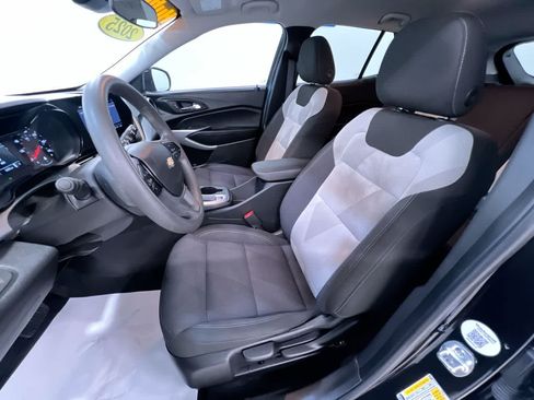 Used 2025 Chevrolet Trax LS w/ LS Convenience Package FWD image 14