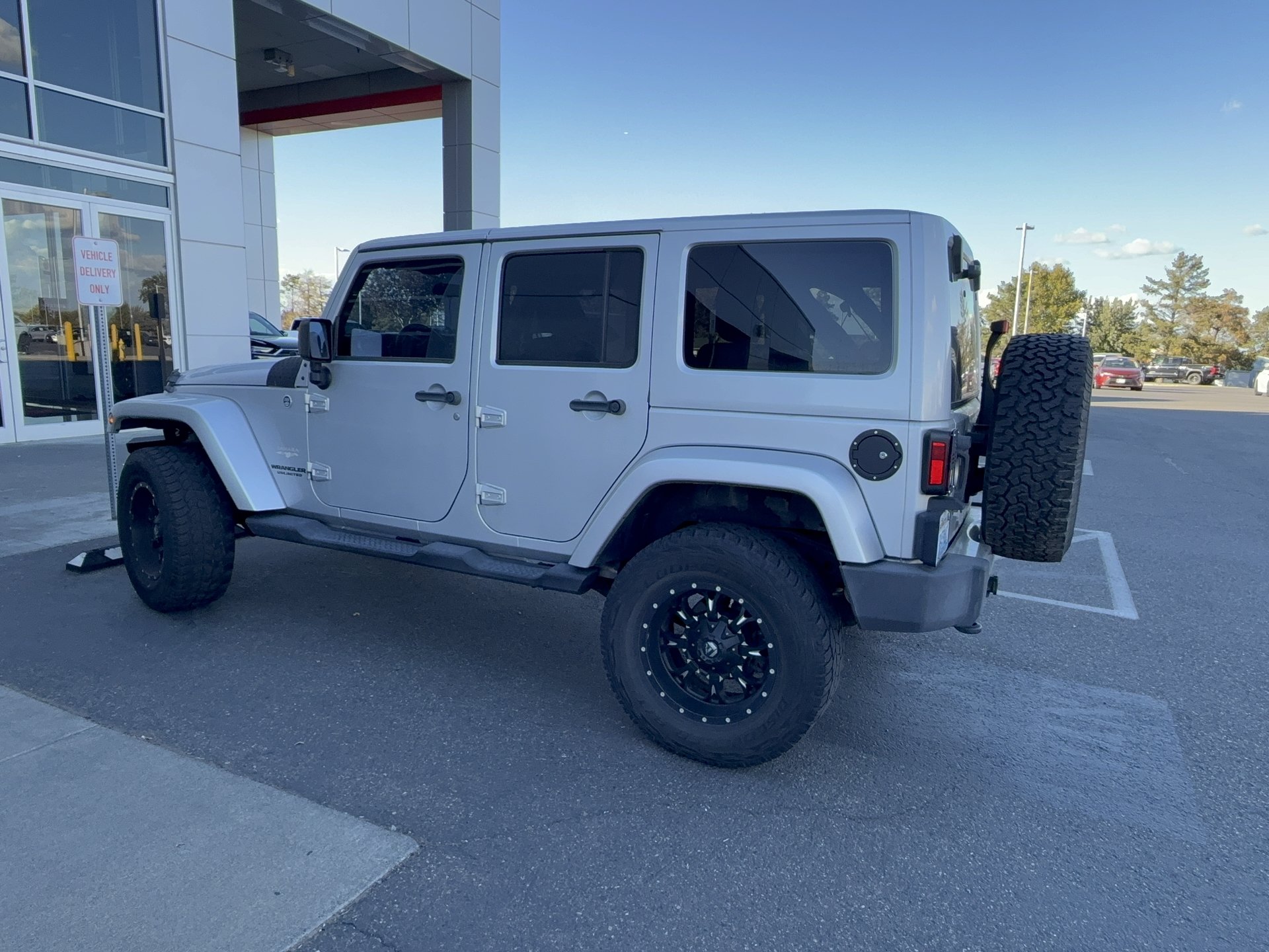 Used 2012 Jeep Wrangler Unlimited Sahara w/ Connectivity Group AWD/4WD image 4