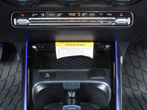 New 2025 Mercedes-Benz GLB 250 4MATIC image 32