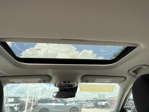 New 2026 Chevrolet Trax ACTIV w/ Sunroof Package FWD image 16