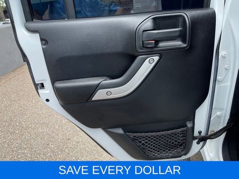 Used 2016 Jeep Wrangler Unlimited Rubicon w/ Connectivity Group AWD/4WD image 14