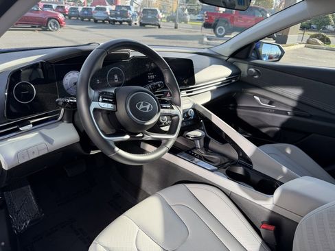 Certified 2025 Hyundai Elantra Limited image 15