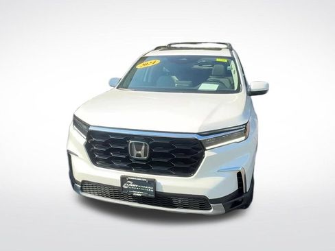 Used 2024 Honda Pilot Touring image 3