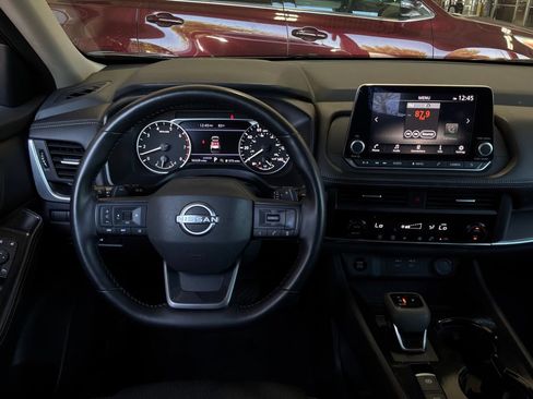 Used 2025 Nissan Rogue SV FWD image 15