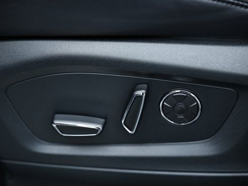 Used 2020 Ford Explorer Platinum w/ Premium Technology Package image 22